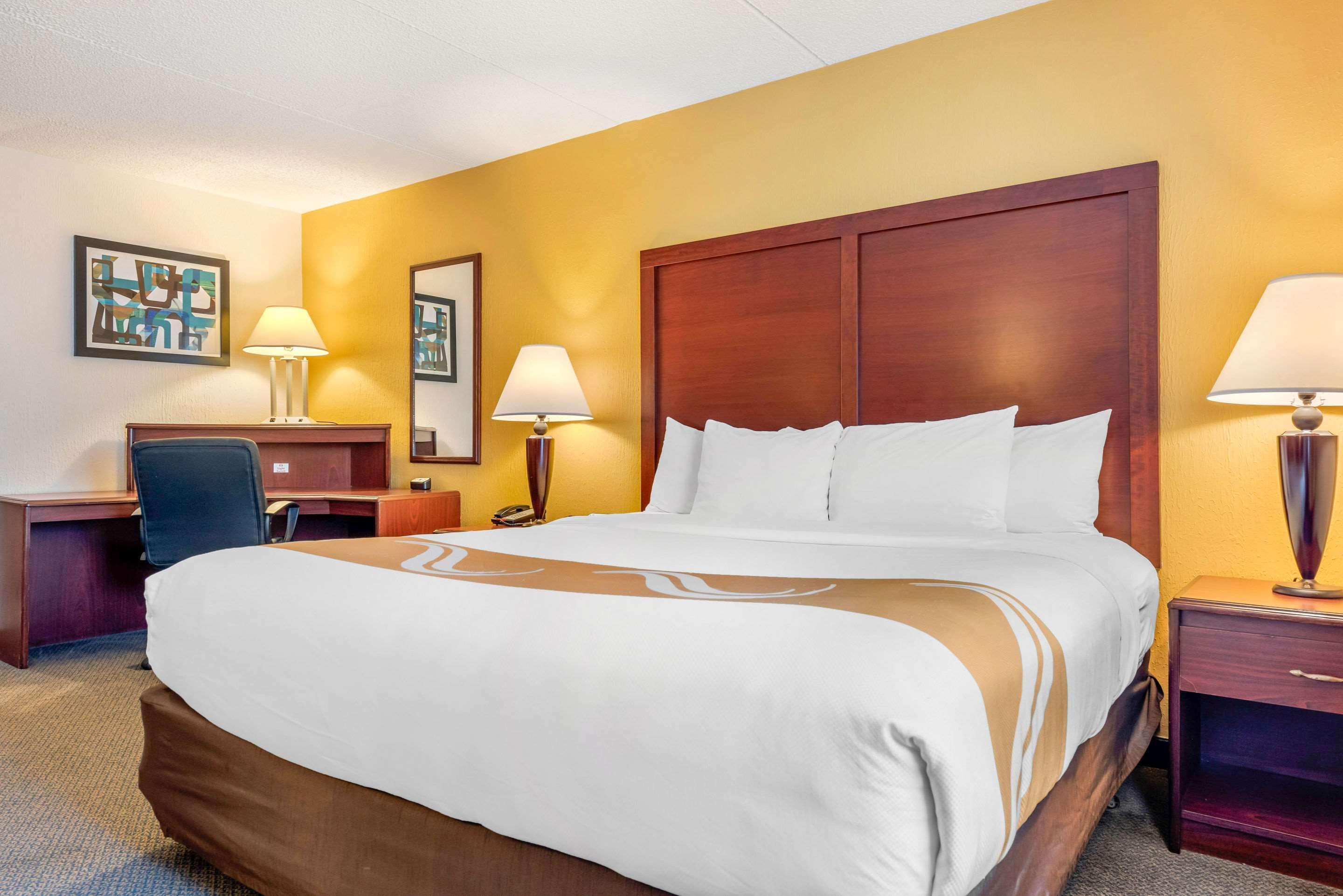 Quality Inn & Suites Zanesville Buitenkant foto