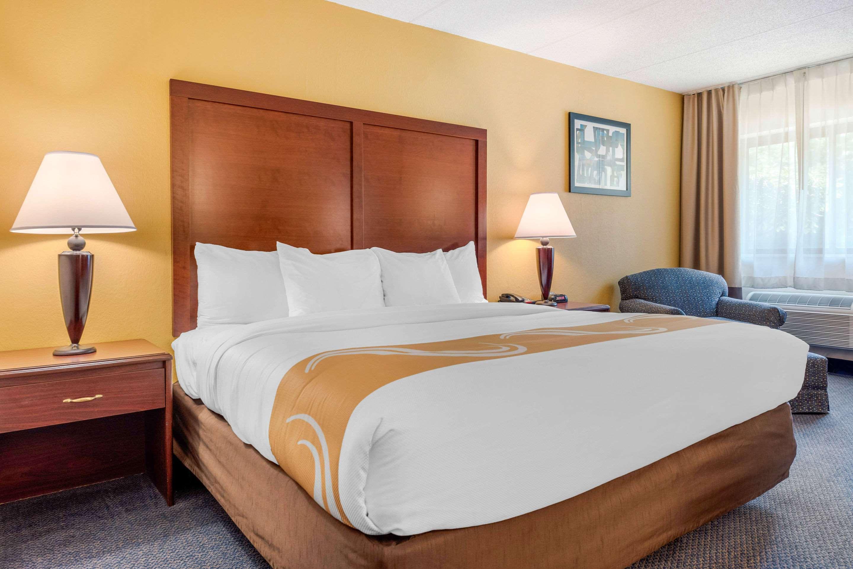 Quality Inn & Suites Zanesville Buitenkant foto