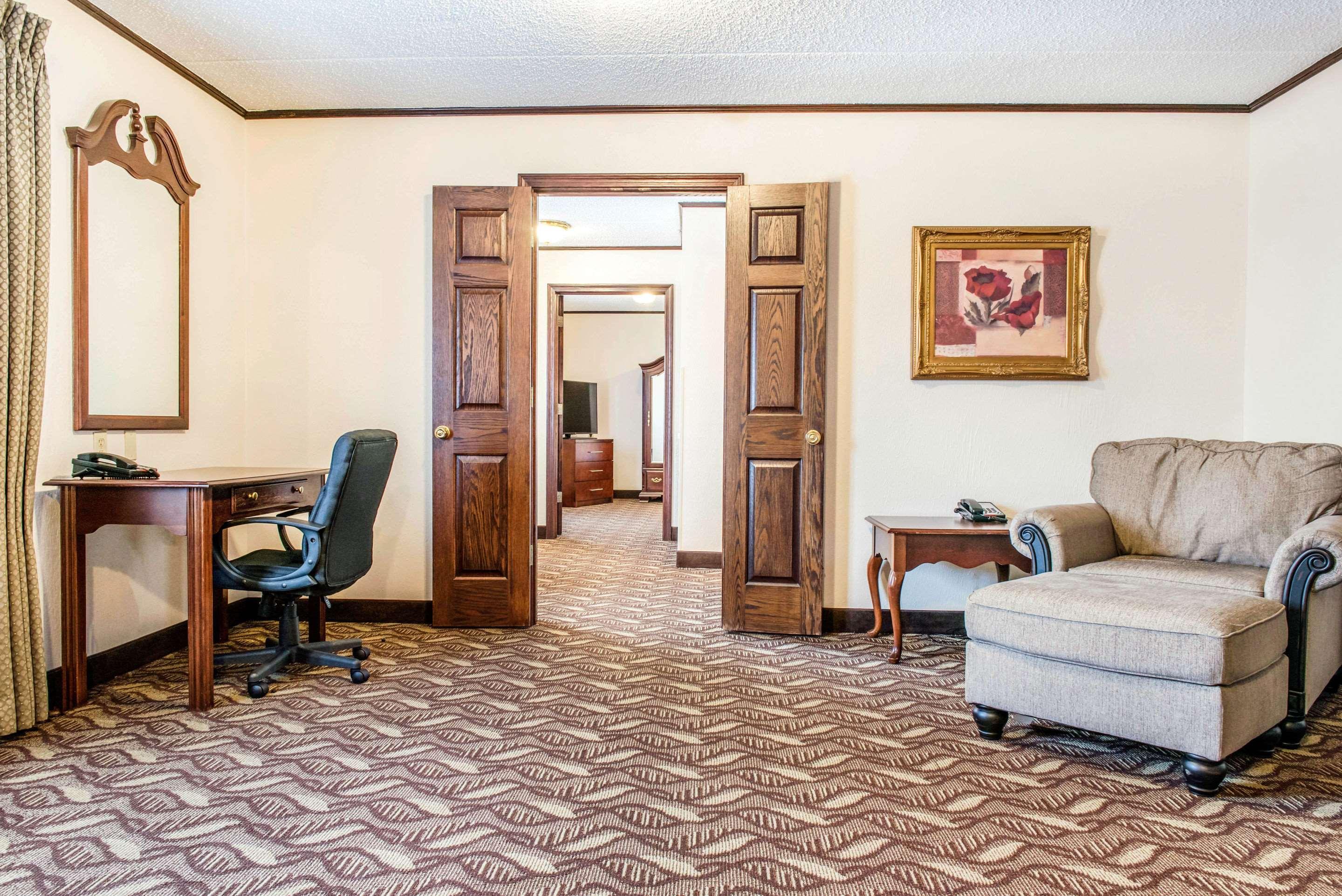 Quality Inn & Suites Zanesville Buitenkant foto
