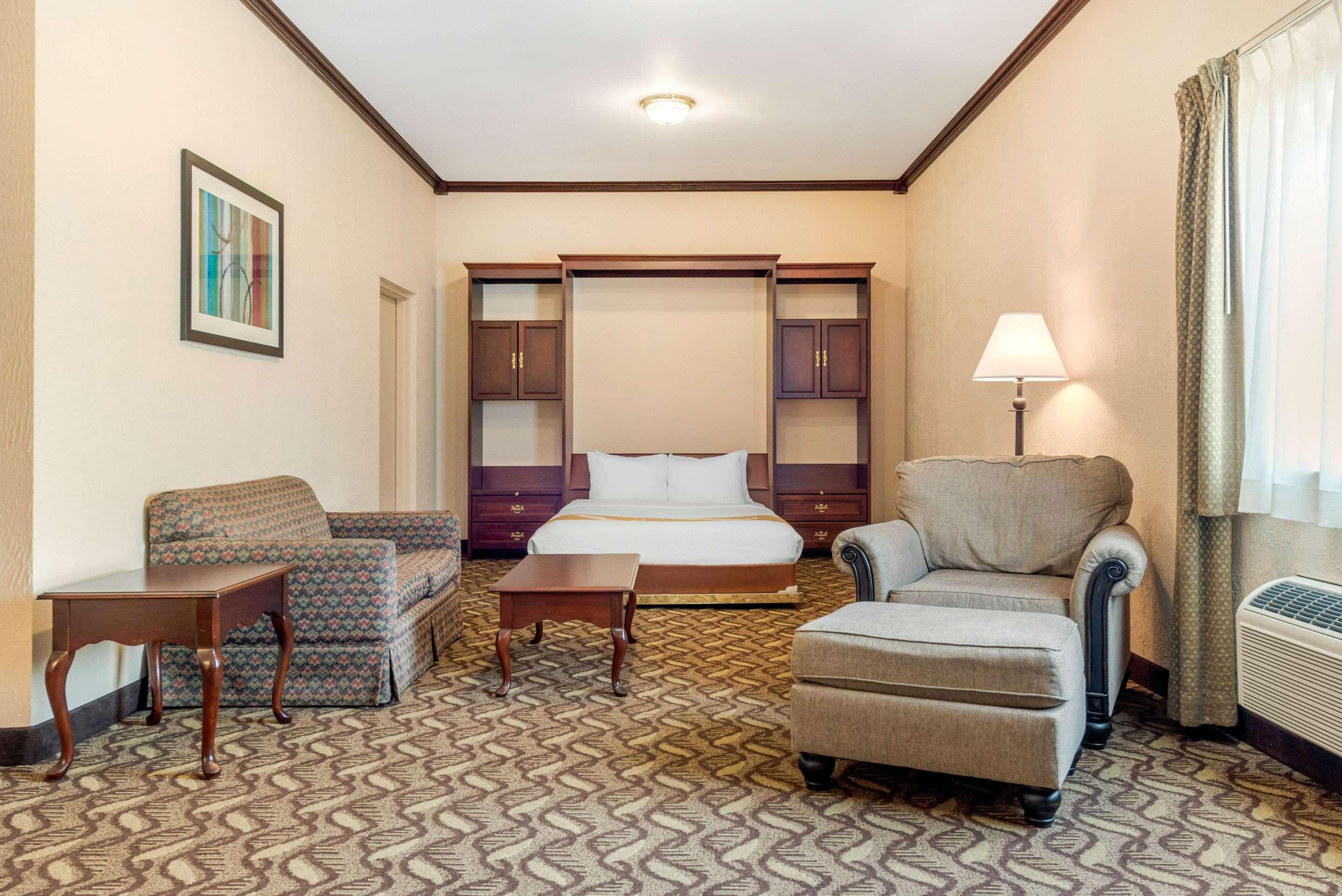 Quality Inn & Suites Zanesville Buitenkant foto