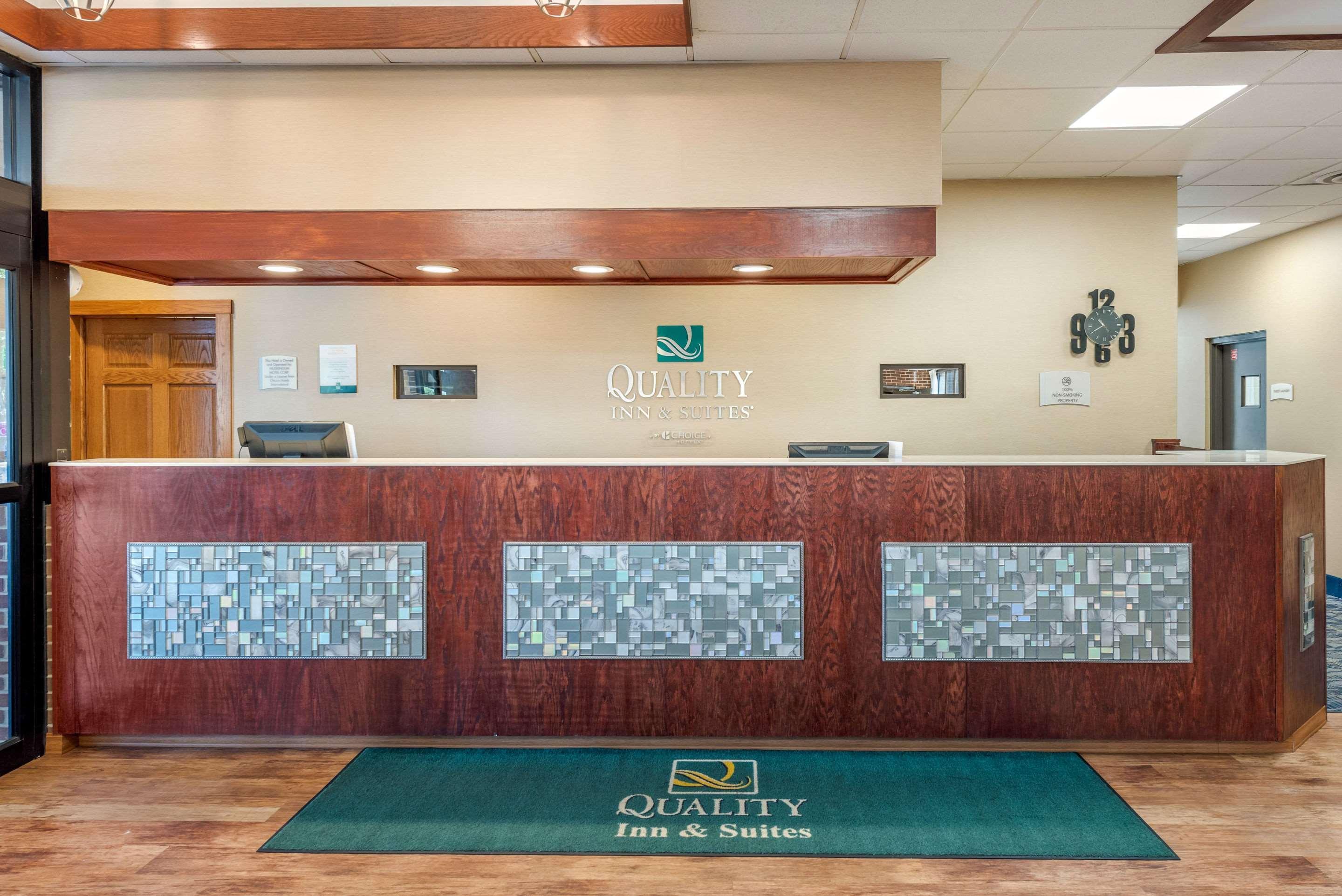 Quality Inn & Suites Zanesville Buitenkant foto