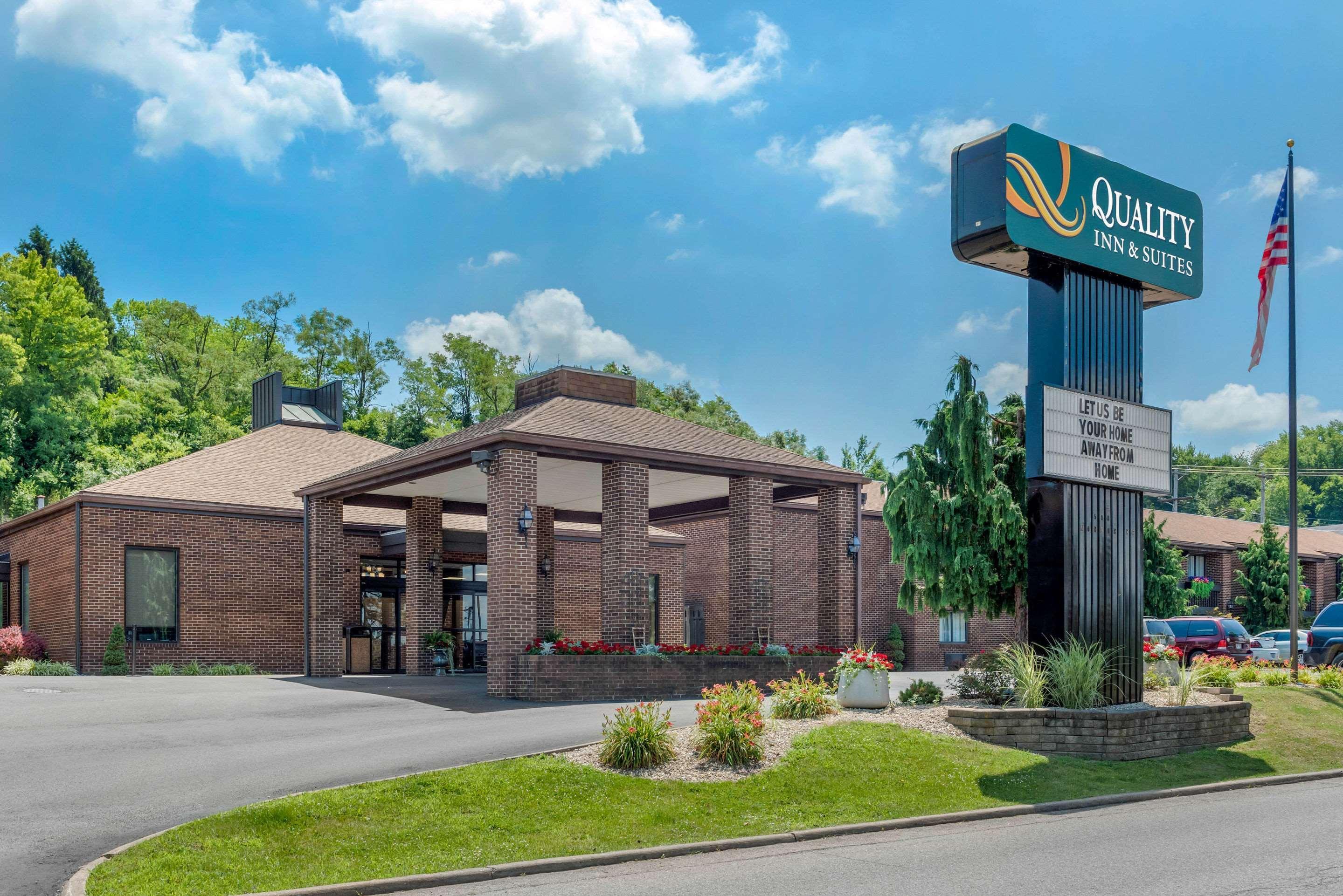 Quality Inn & Suites Zanesville Buitenkant foto