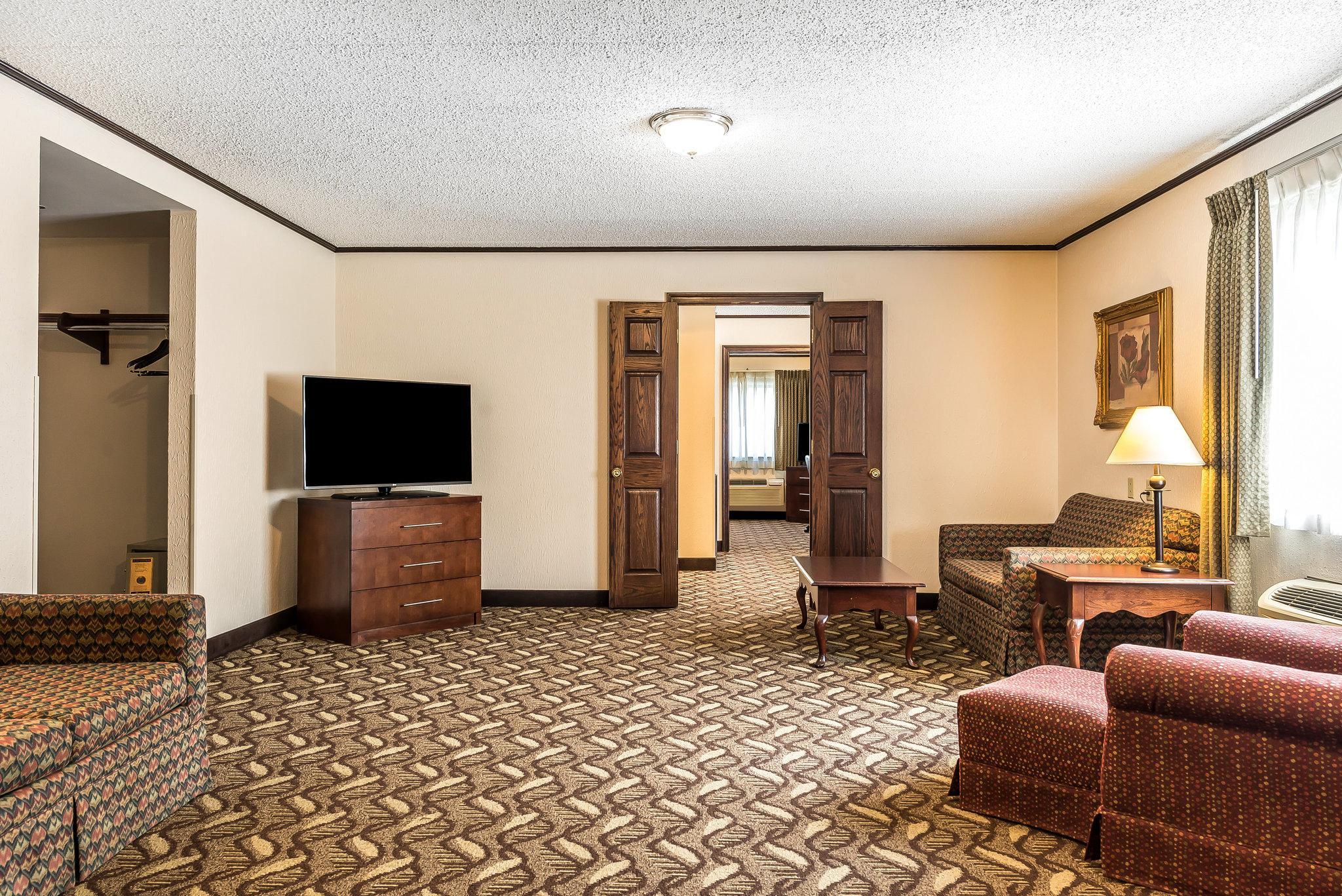 Quality Inn & Suites Zanesville Buitenkant foto