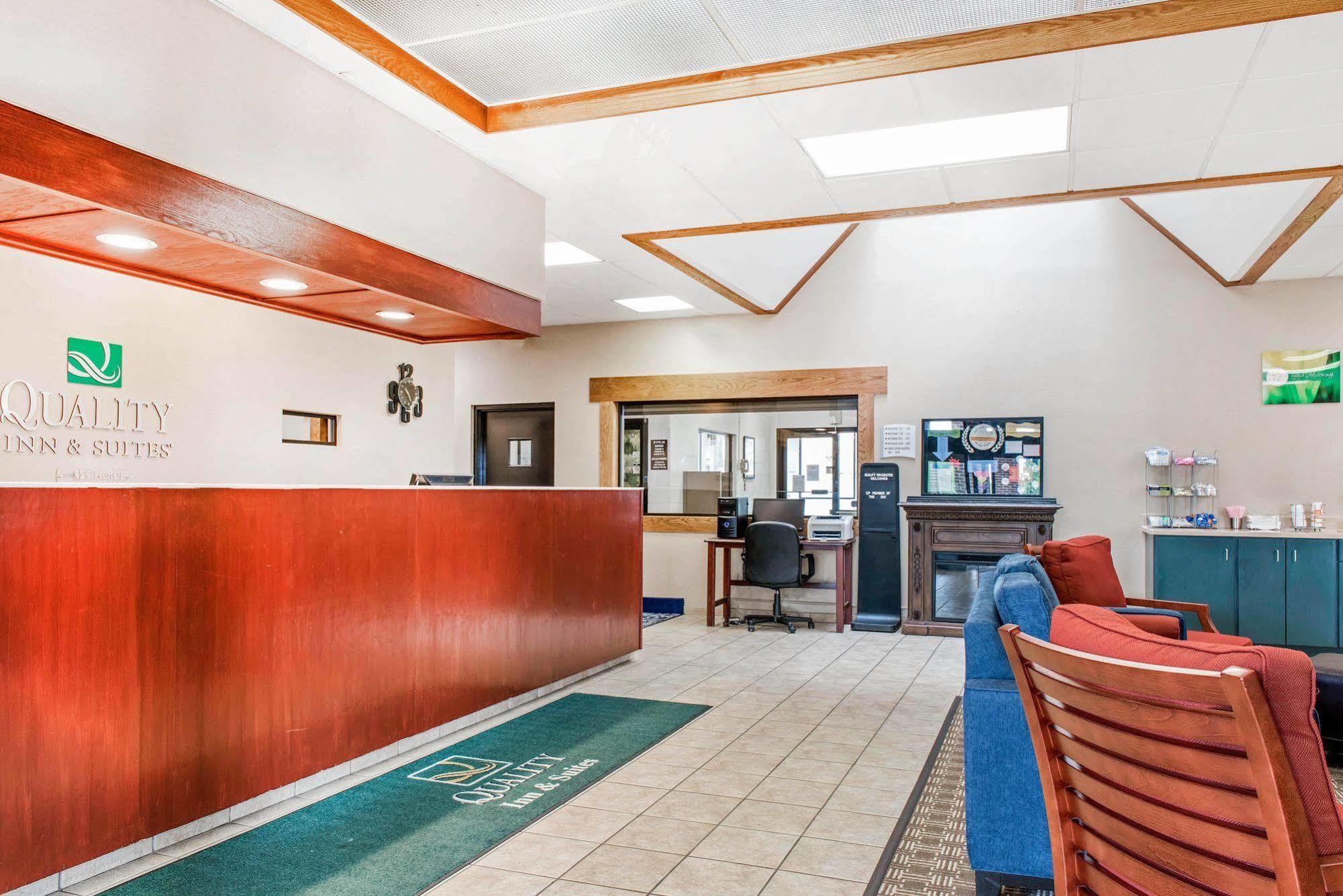 Quality Inn & Suites Zanesville Buitenkant foto