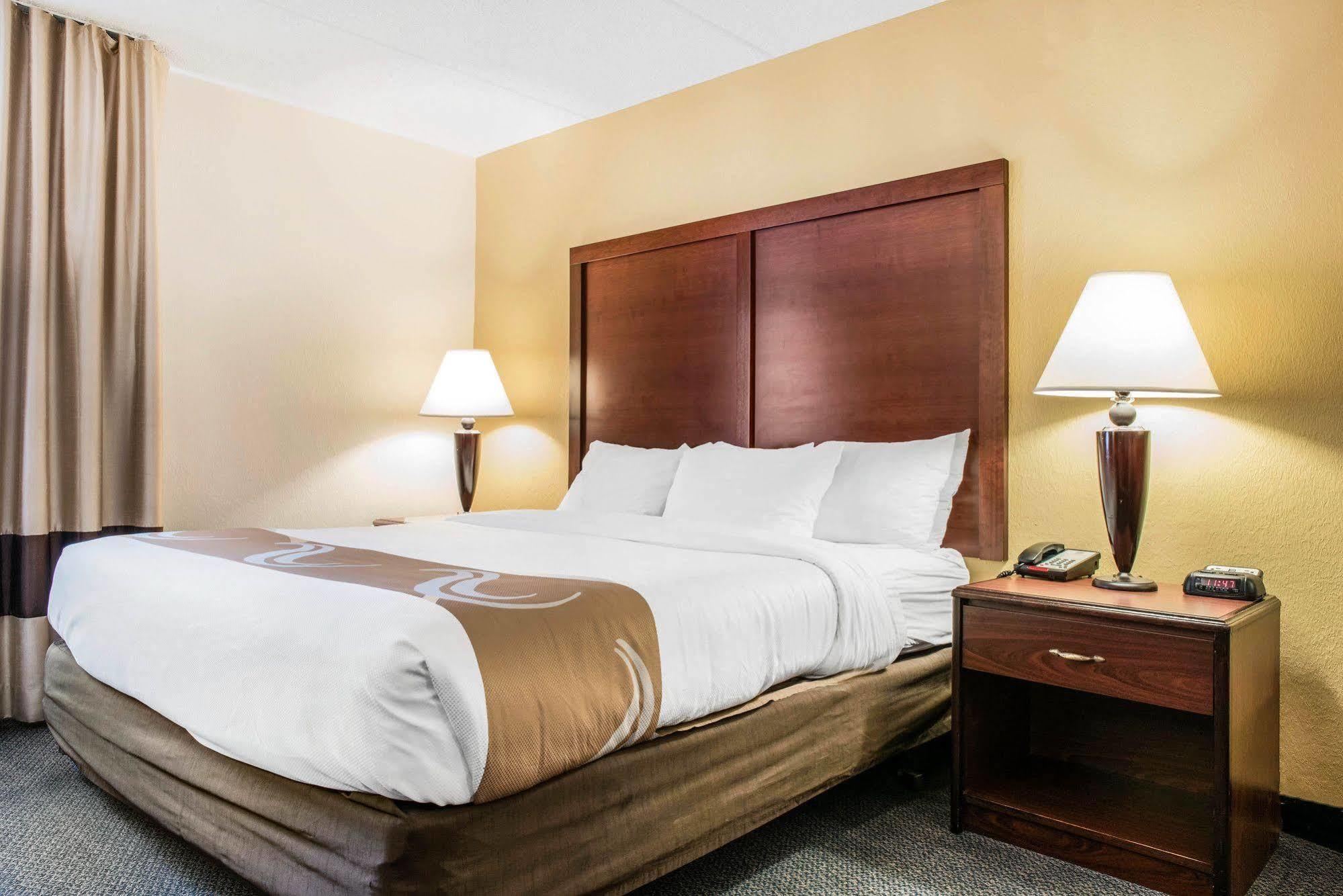 Quality Inn & Suites Zanesville Buitenkant foto