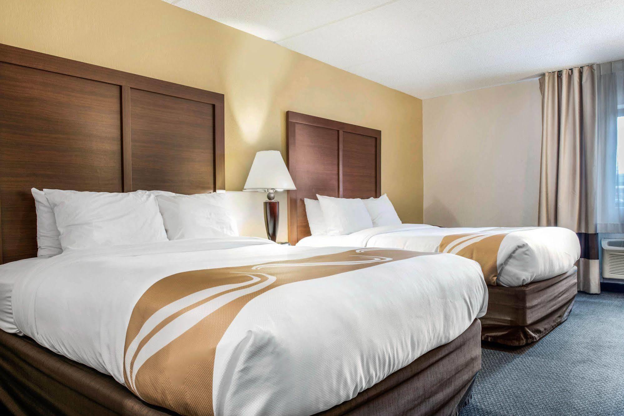 Quality Inn & Suites Zanesville Buitenkant foto