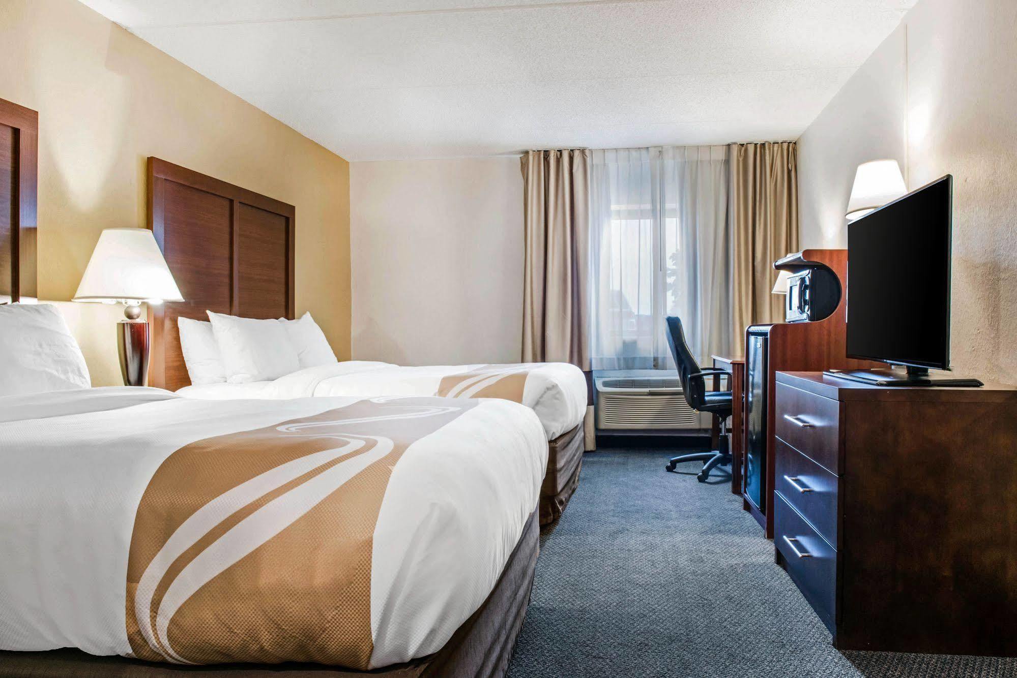 Quality Inn & Suites Zanesville Buitenkant foto