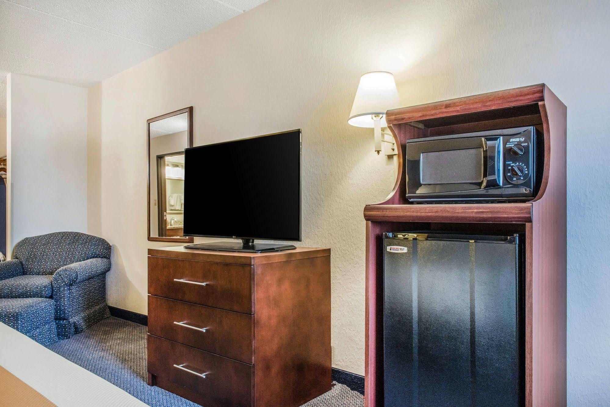 Quality Inn & Suites Zanesville Buitenkant foto
