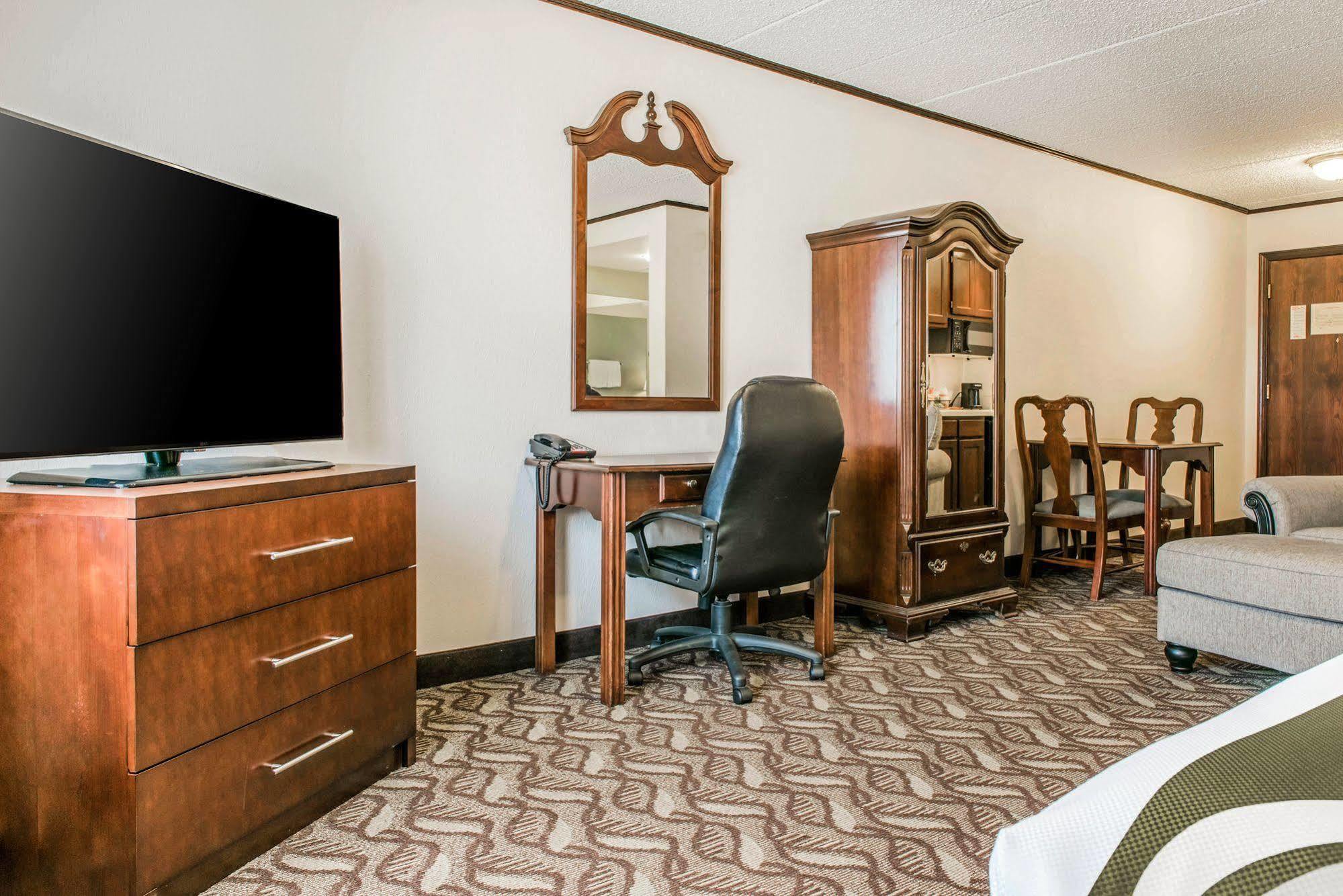 Quality Inn & Suites Zanesville Buitenkant foto